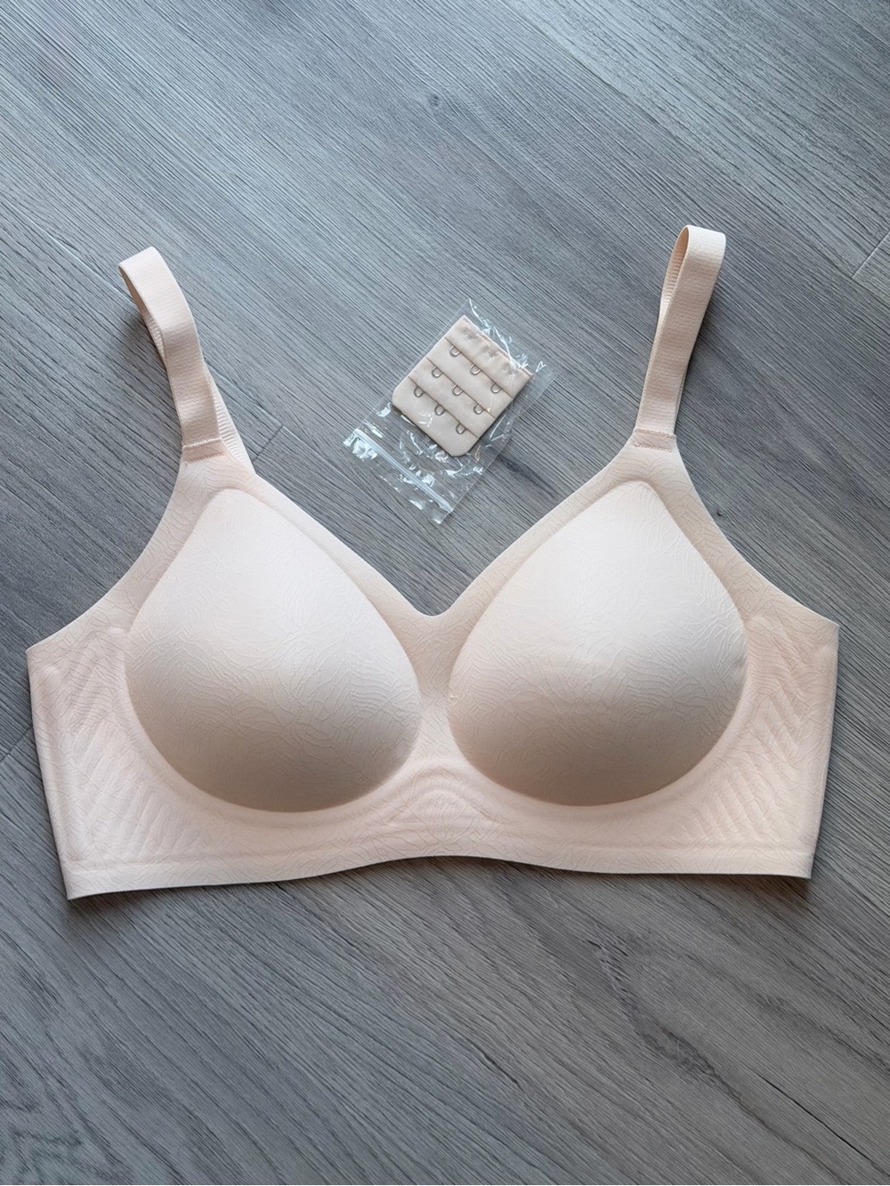 NWOT Vertvie Seamless Wireless Jelly Bras — Lot of 3 (Black, Praline, & Nude) - Picture 4 of 12